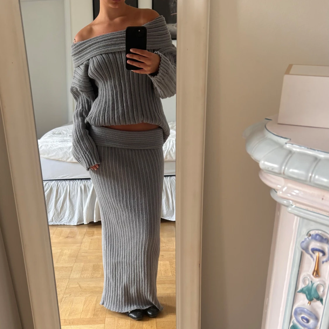 Grå ribbat stickat sett - 1