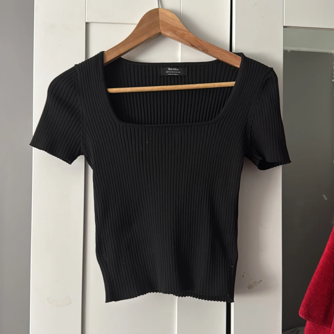 Svart ribbad topp från Bershka