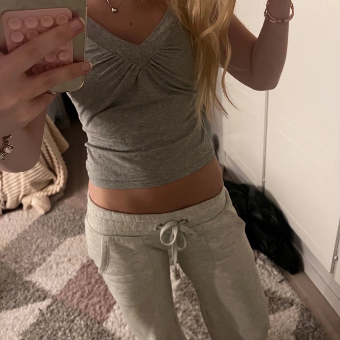 Grå croppad linnetopp med knyt