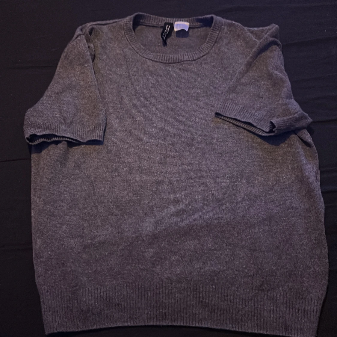 Grå kortärmad tröja från H&M Divided