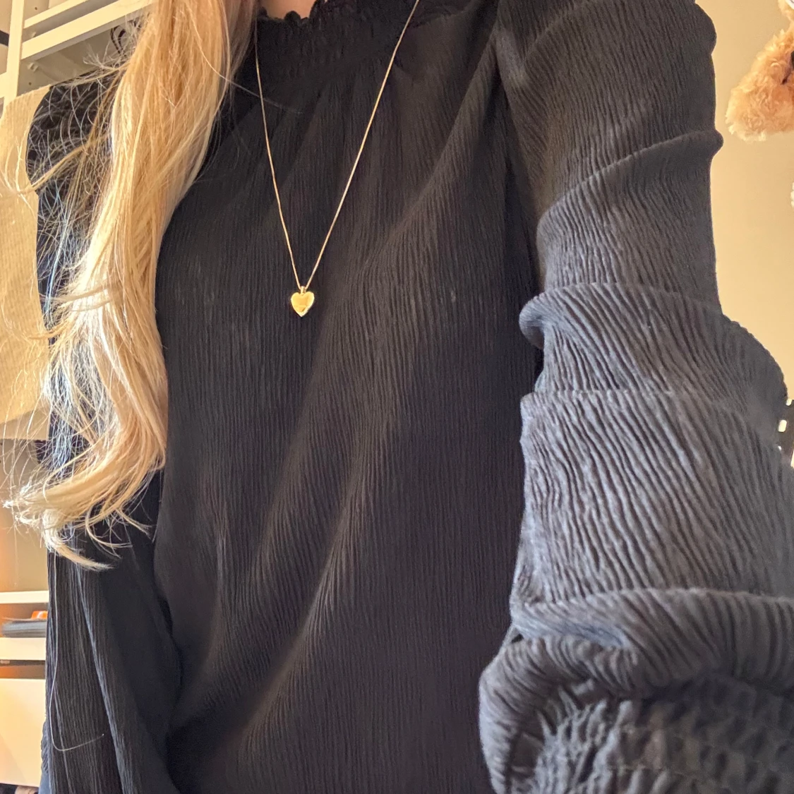 Svart  blus med puffärm - 2