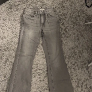 Jeans från Ullared🩷 - Ett par jeans som jag köpte från Ullared. Storlek 152. Har bara använts ett fåtal gånger och är i bra skick🩷