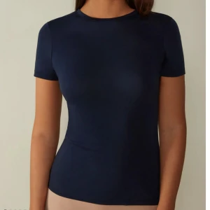 Intimissimi tröja - Mörkblå Intimissimi tröja i bra skick, inga defekter och knappt använd. 🩷