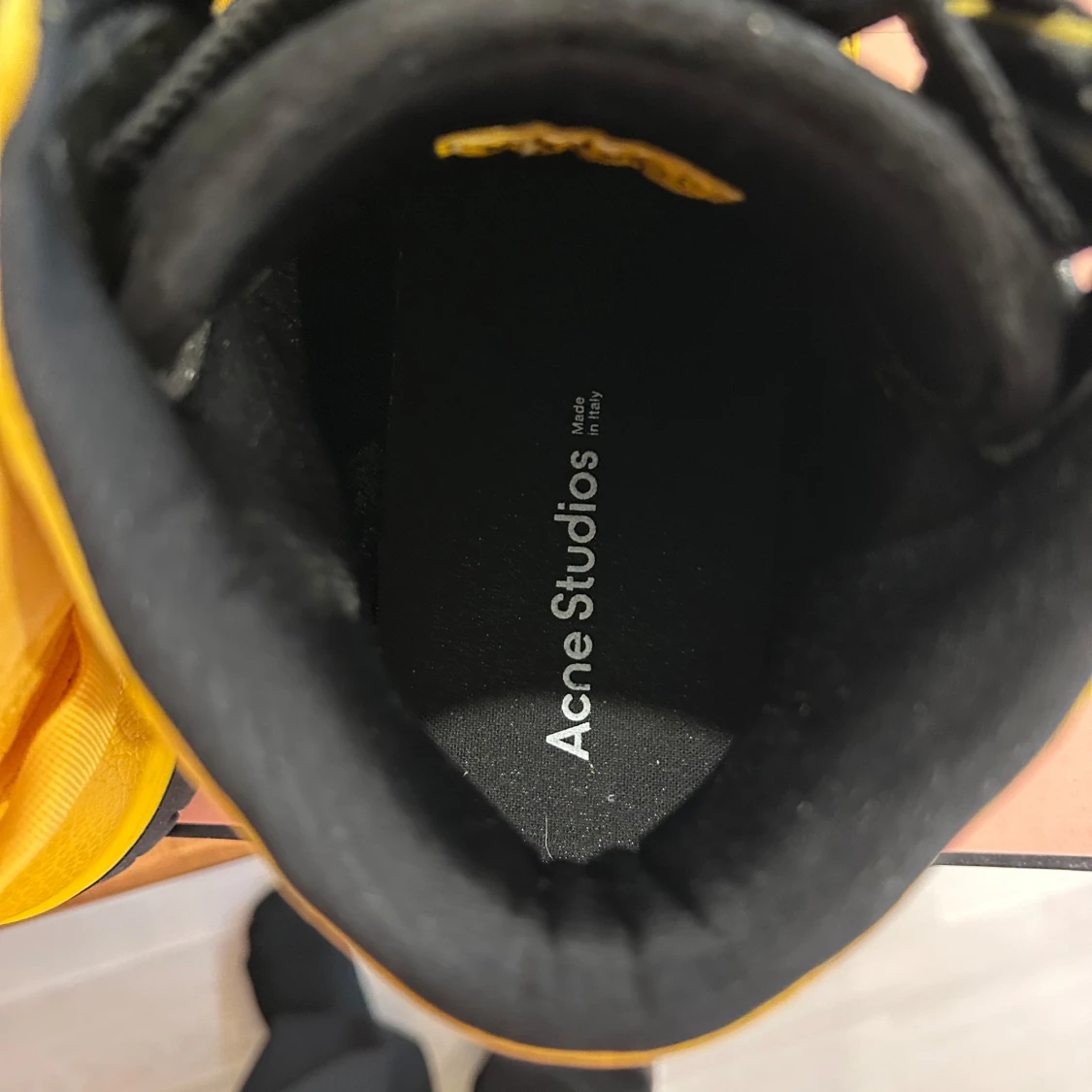 Gula sneakers från Acne Studios - 3