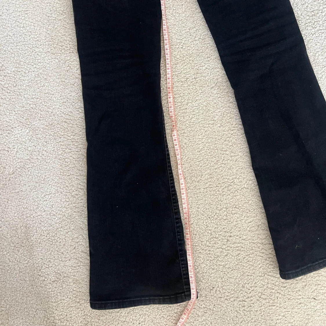 Gråsvarta jeans från Only - 3