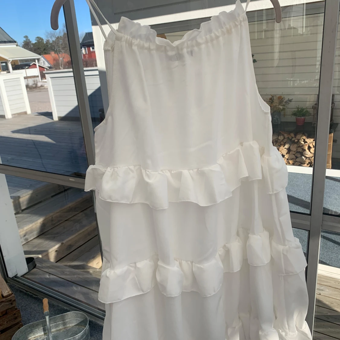 Vit ärmlös klänning från Boohoo - 2