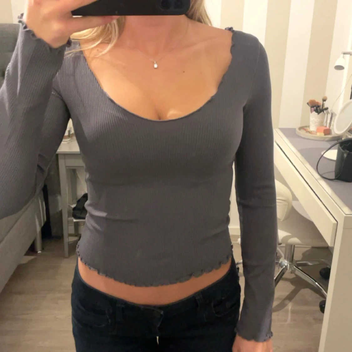 Grå ribbad topp från Nelly