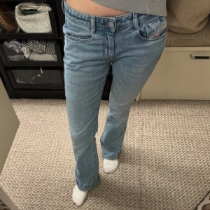 Blå jeans från Diesel  - Knappt använda jeans från diesel. Väldigt bra skick. 