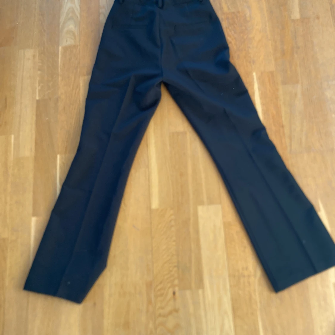 Svarta kostymbyxor från BikBok - 1