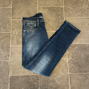 Replay Anbass jeans - •10/10 skick - nya✅ •Storlek W31, L32📏 •Inkluderat - jeans👖 •Fraktar oftast inom 24h📦 •Nypris - 1600 SEK💸