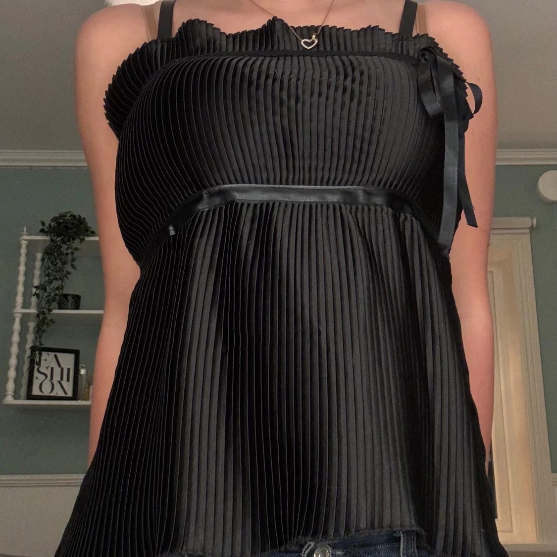 Svart plisserad topp från Rinascimento