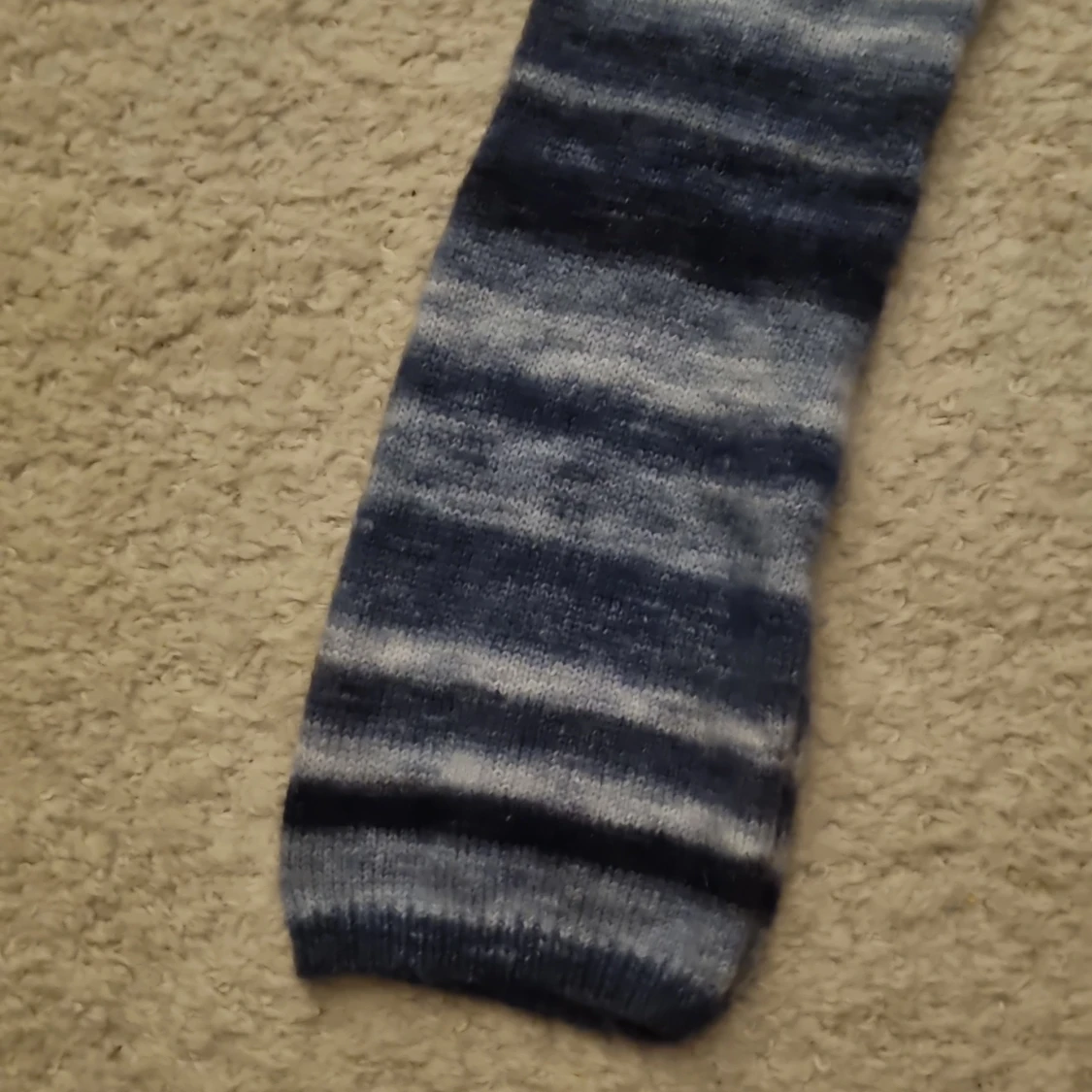 Blå och ljusblå randig stickad kortklänning - 2