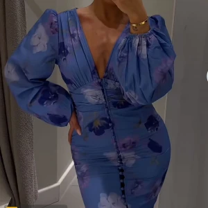 SÖKER!! Storlek 38 - Söker den virala klänningen från Gina i blått i storlek 38!!