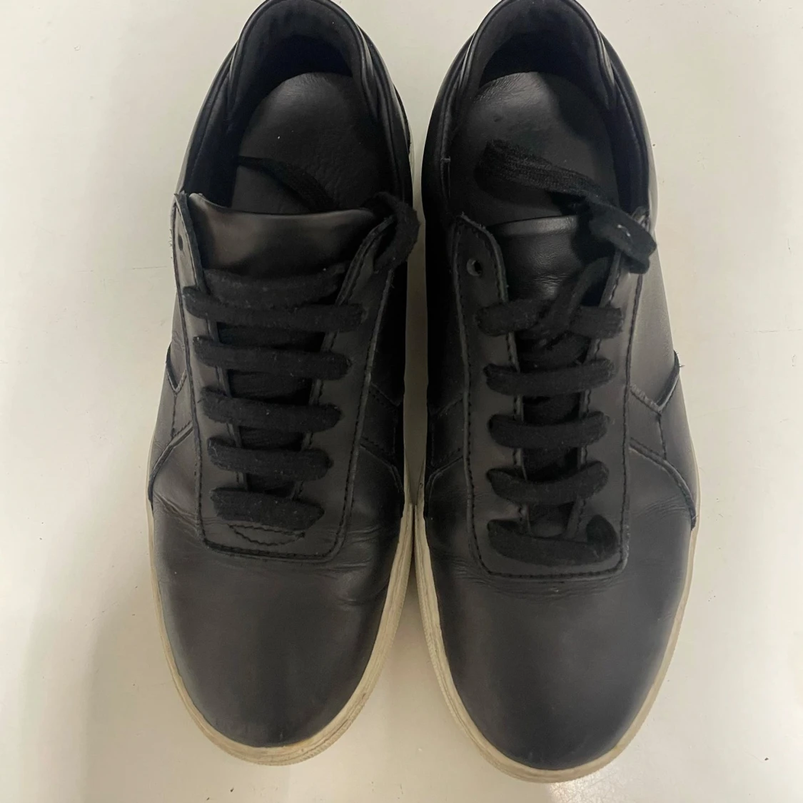 Svarta sneakers från Axel Arigato - 1