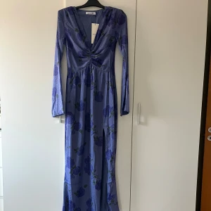 Foggia maxi dress från ADOORE - Säljer min Adoore klänning då den är för liten. Köpt på Sample Sale.                   Storlek 36💗