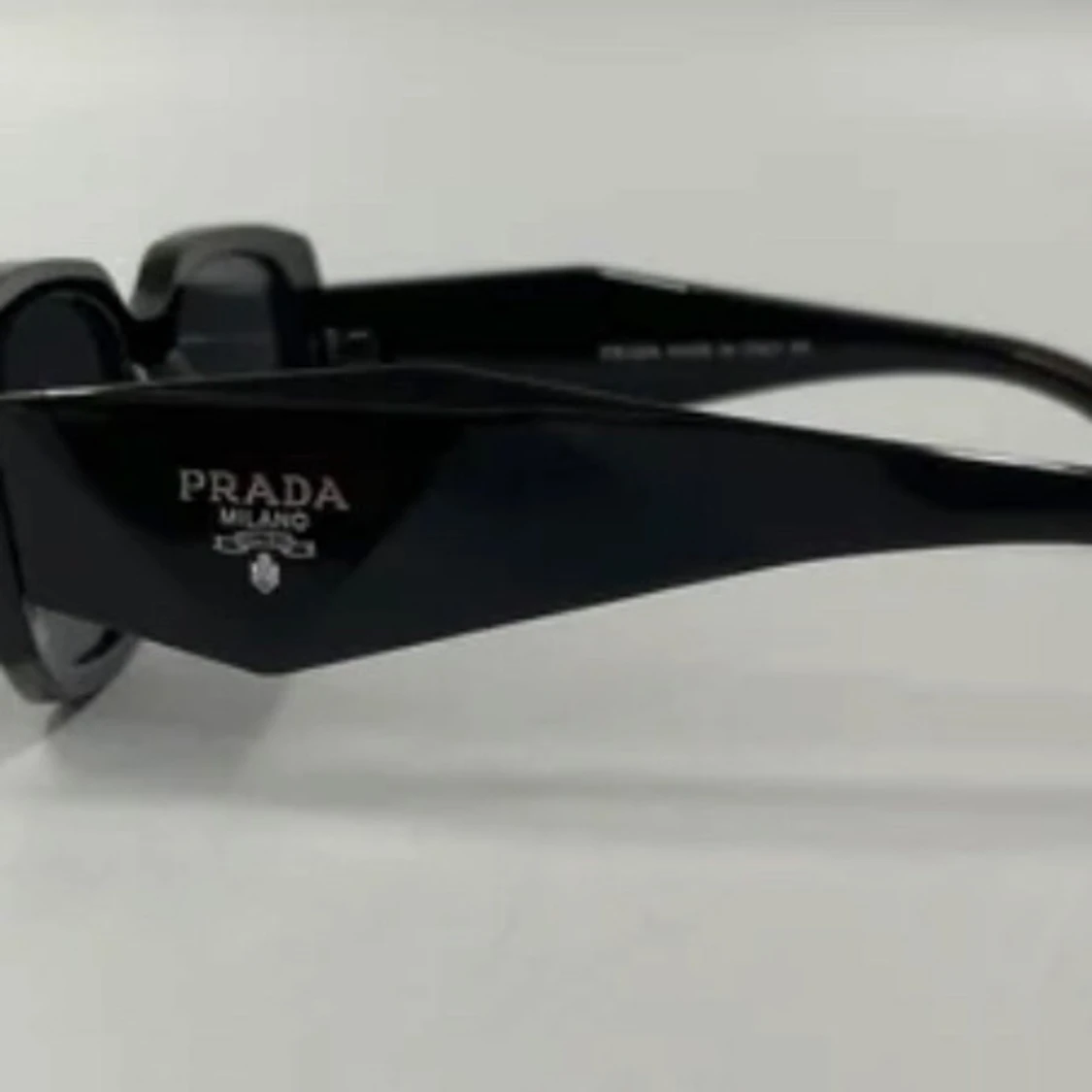 Svarta solglasögon från Prada - 3