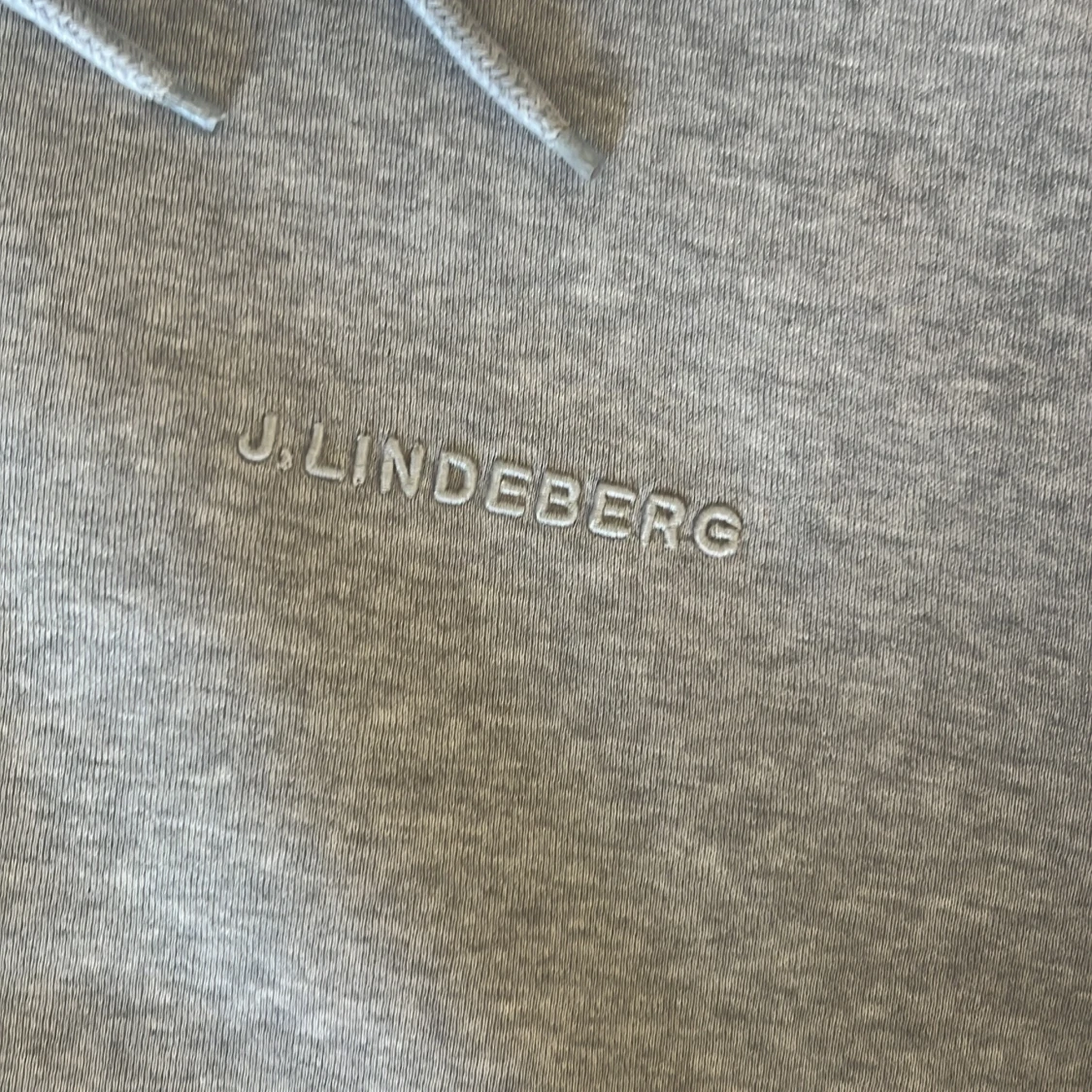 Grå hoodie från J.Lindeberg - 1