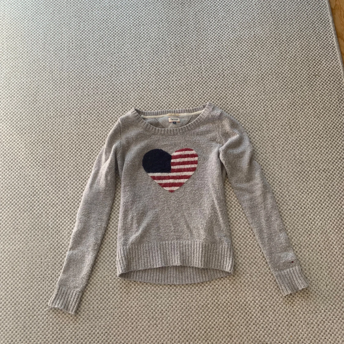 Grå stickad tröja Hilfiger Denim M