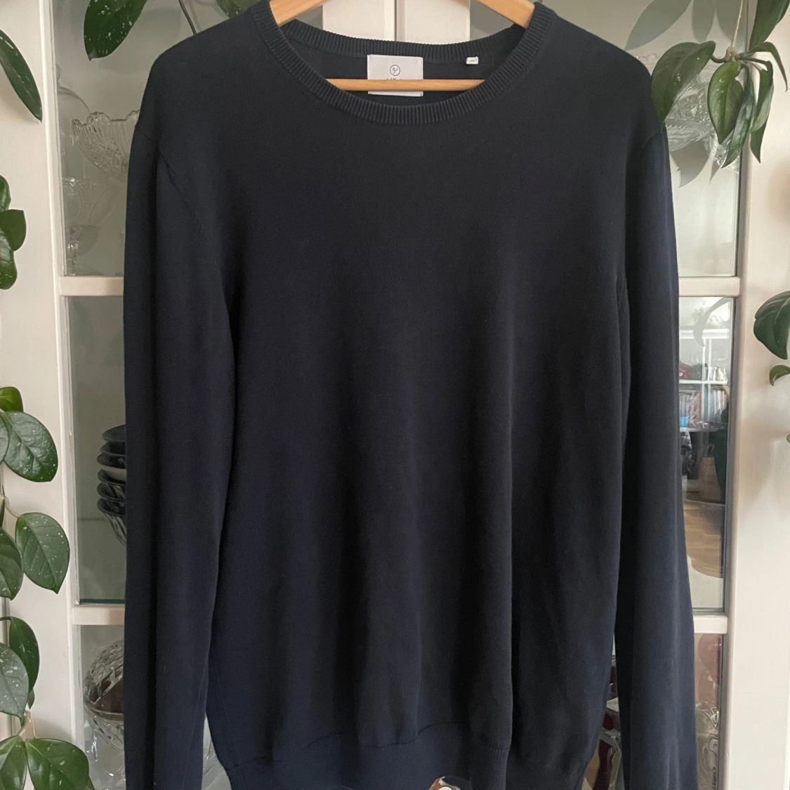 Mörkblå stickad tröja från Bläck