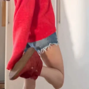 Isabel marant Bobby sneakers  - Säljer mina unika fina isabel marant Bobby sneakers!! Storlek 36, endast använda utomhus en gång så i ny skick. Har även kvar original kartongen som naturligtvis skickas med. Nypriset ligger på 5900kr 