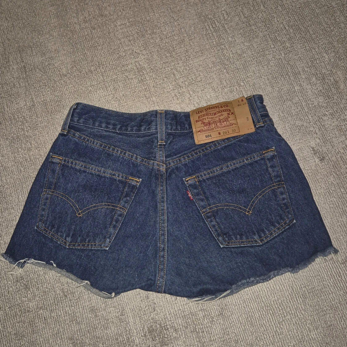 Levi's 501 mörkblå jeansshorts - 1