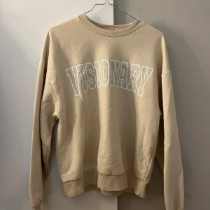 Beige sweatshirt  - Beige sweatshirt från Ginatricot storlek S, knappt använd 💞