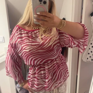 Rosa zebra blus  - Sååå fin🌸🌸🌸