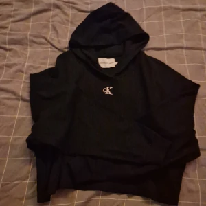 Calvin Klein hoodie - En Calvin Klein tröja som inte har kommit till användning 💕