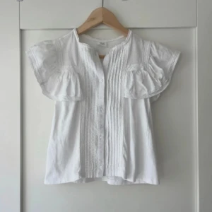 Volang topp Zara - Bra skick. Passar mig som har xs.