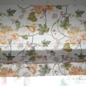 Hissgardin - 2st hissgardiner blommigt tyg med hiss system och lås