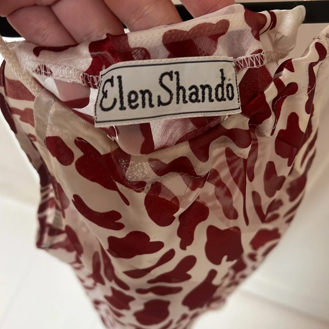 Röd och vit mönstrad linnetopp Elen Shando - 1