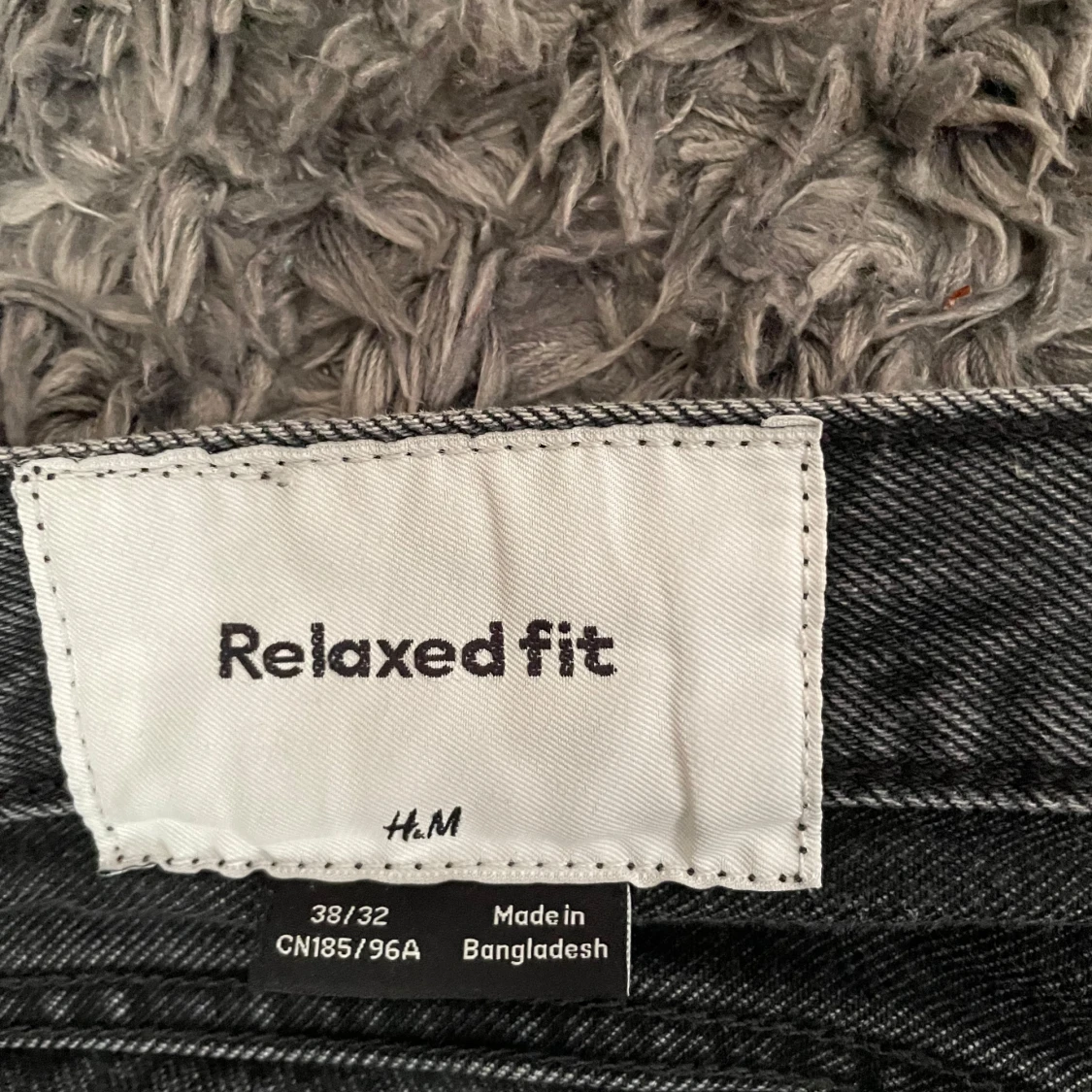 Svarta relaxed fit jeans från H&M - 1