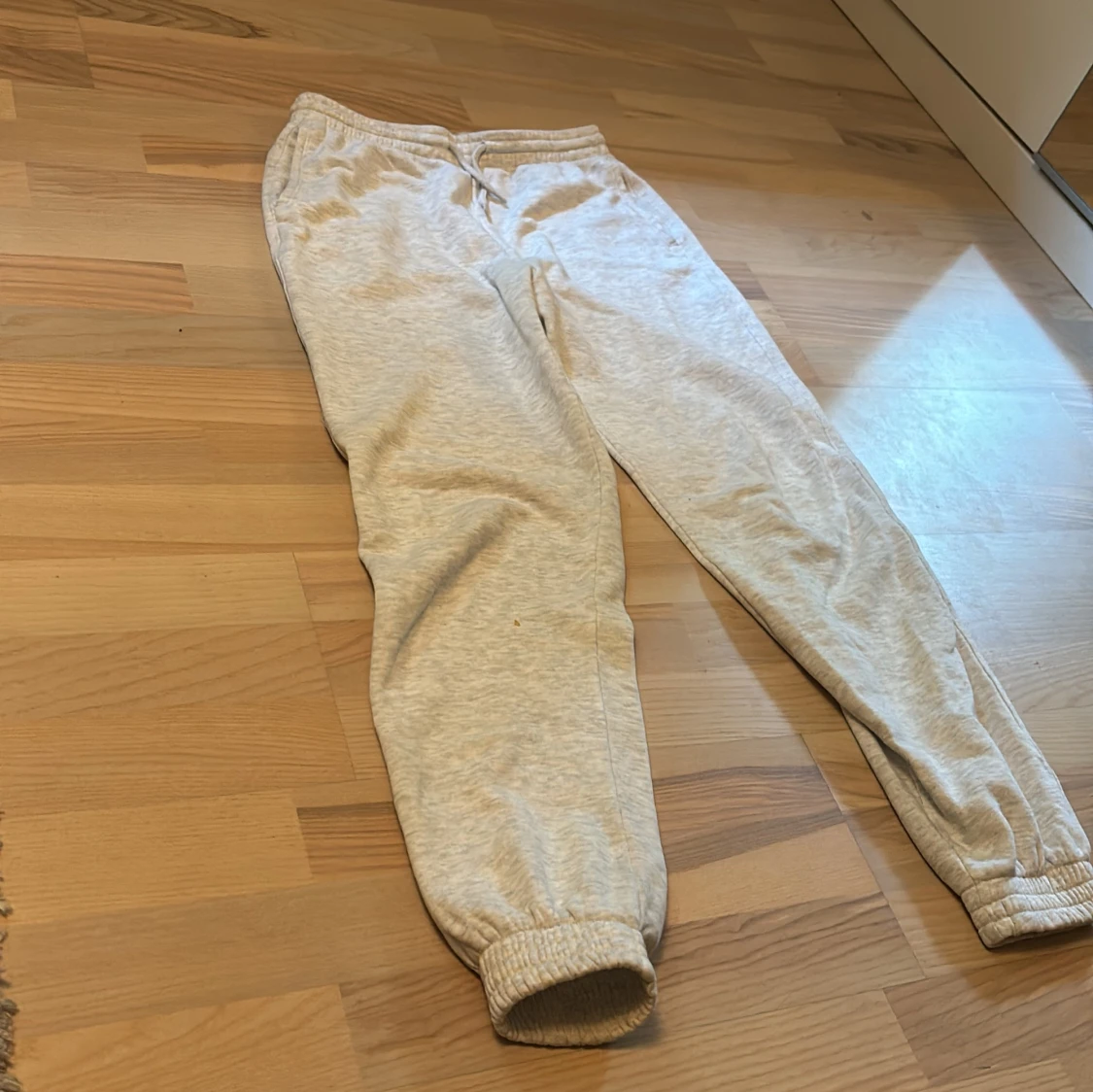 Grå mjukisbyxor från H&M Basic S - 4
