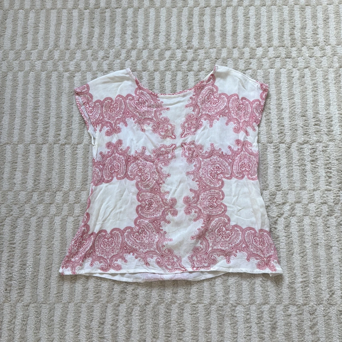 Vit och röt blus från Rabalder