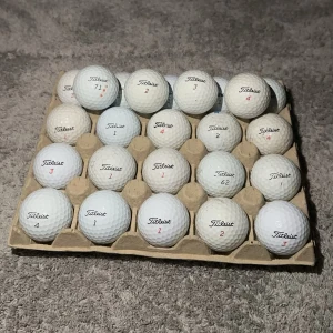 Pro V1 boll - Fina golfbollar utan märken på OBS detta är styck pris
