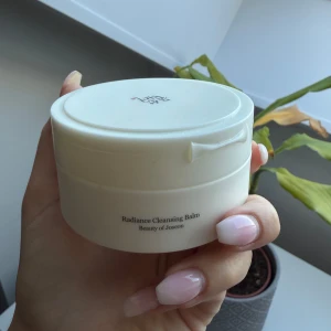 Hudvård - Beauty of Joseon cleansing balm. Ny bara använd 2 gånger som man kan se på sista bild. Kommer ej i sin förpackning. Nypris 289kr mitt pris 150kr. Pris kan diskuteras vid snabb affär.