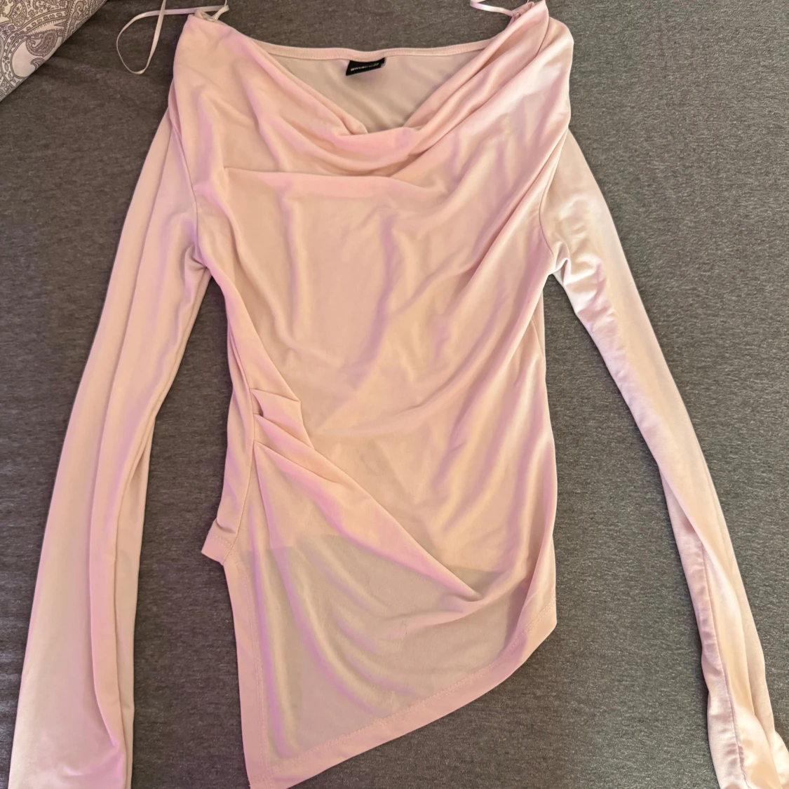 Ljusrosa omlottopp från Glamorous