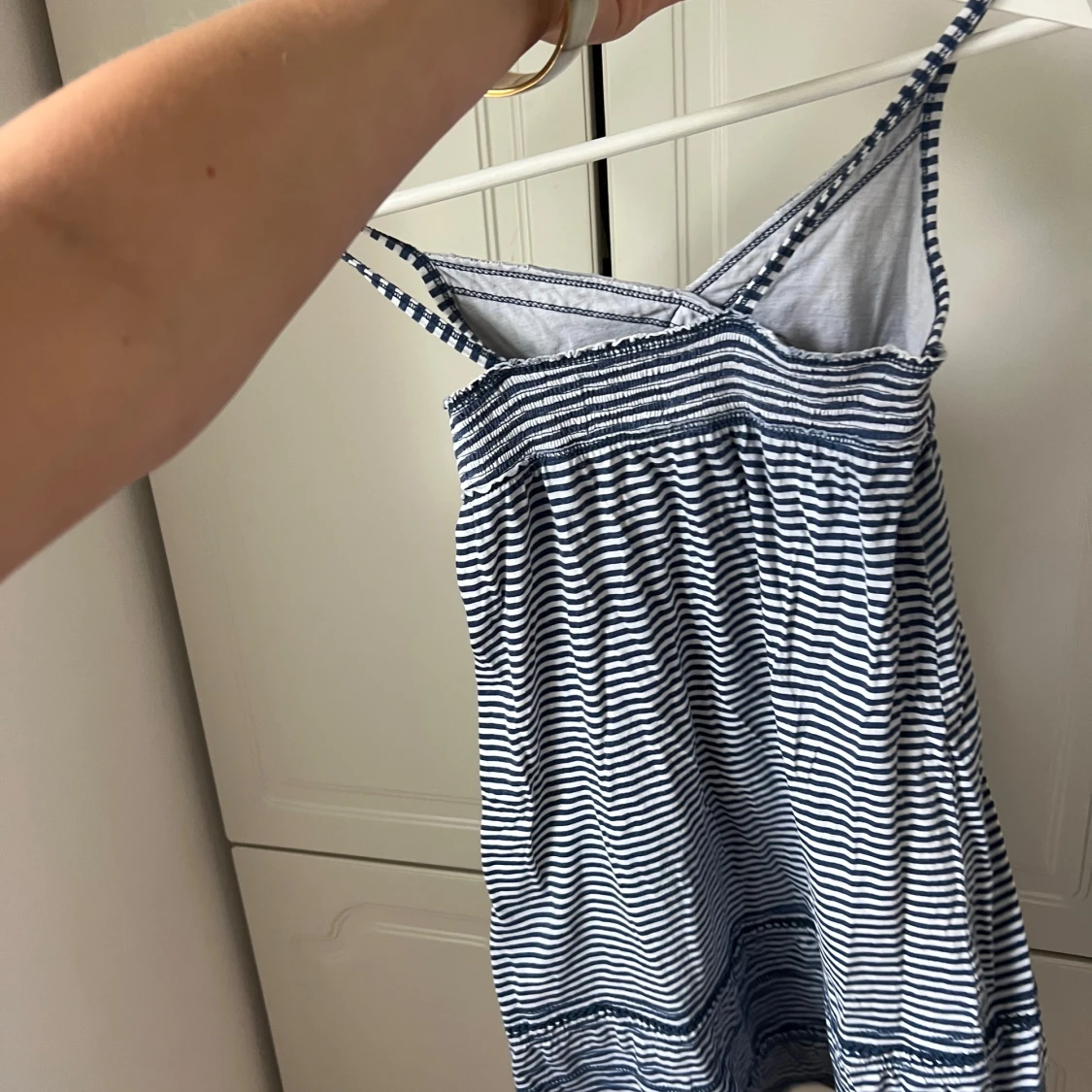 Randig blåvit sommarklänning - 2