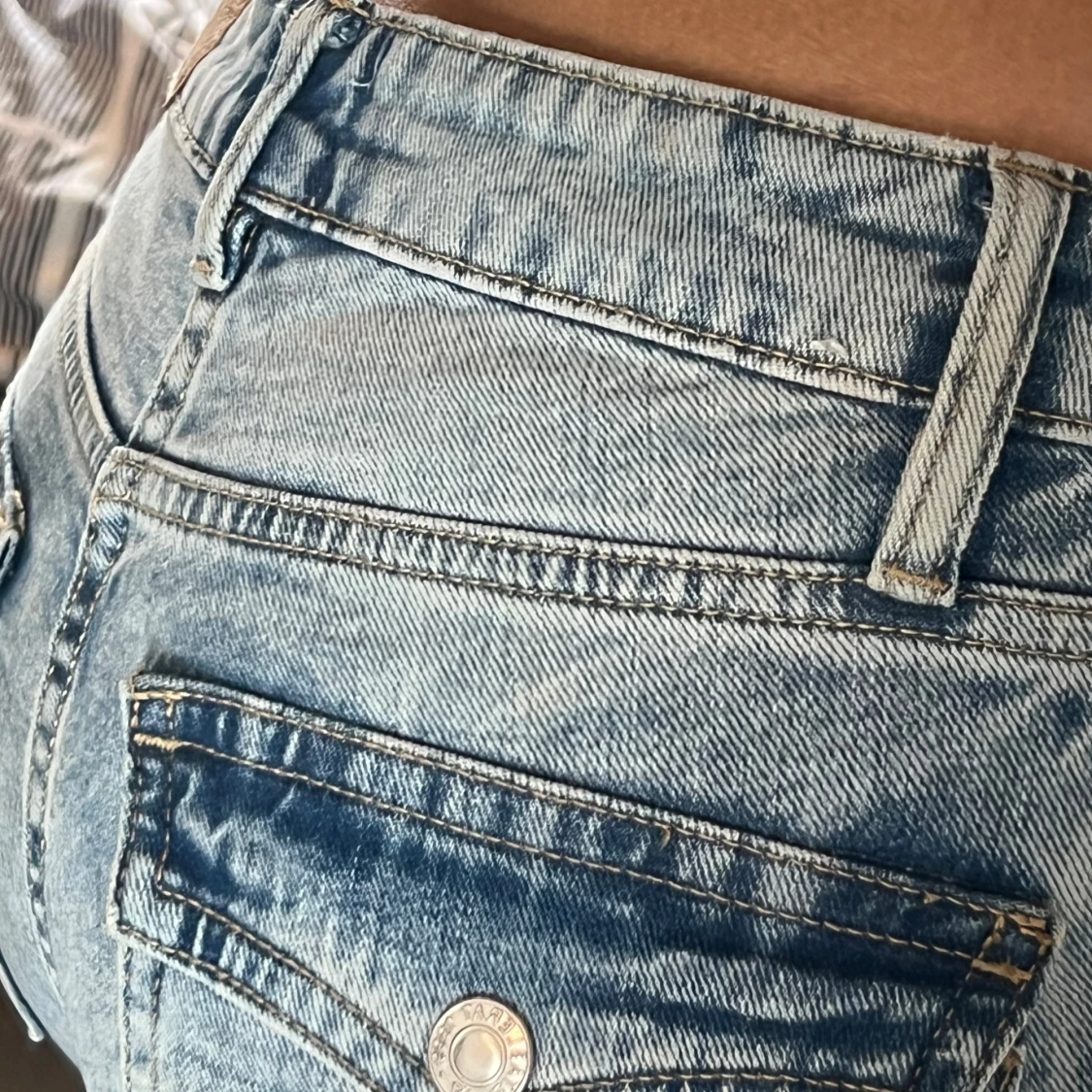 Ljusblåa bootcut jeans med fickor - 3