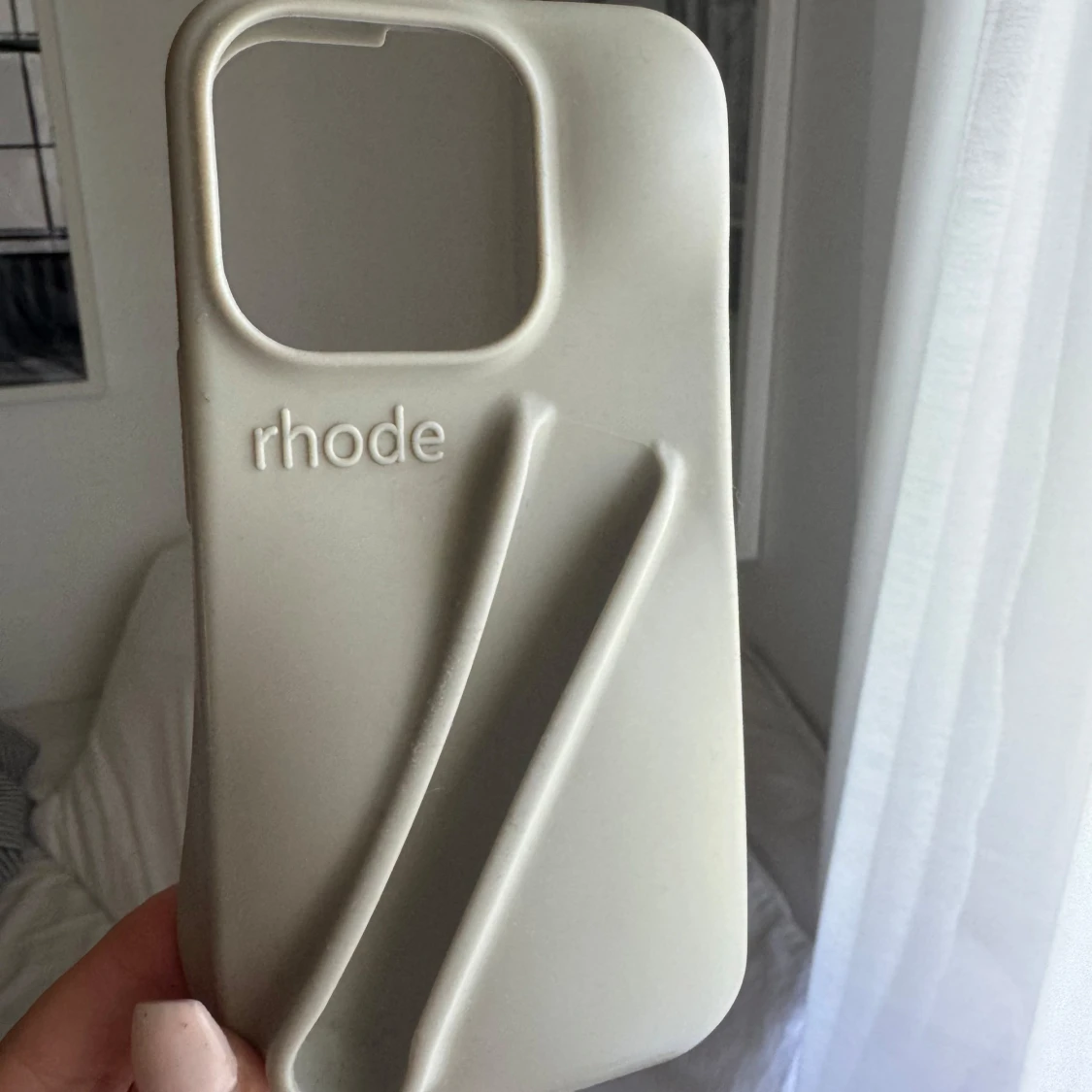 Beige Rhode mobilskal med 3D-detalj