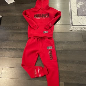 Hoodrich dress - Hej säljer hoodrich dress i storlek S/M Den är i nyskick  Kan fraktas men köparen står för frakten