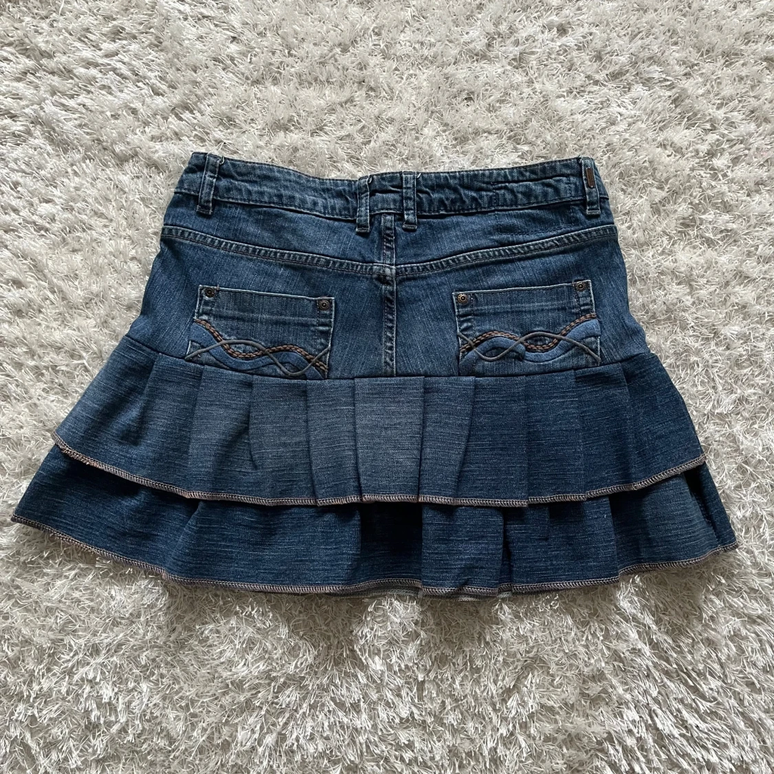 Mörkblå jeanskjol med volanger - 1