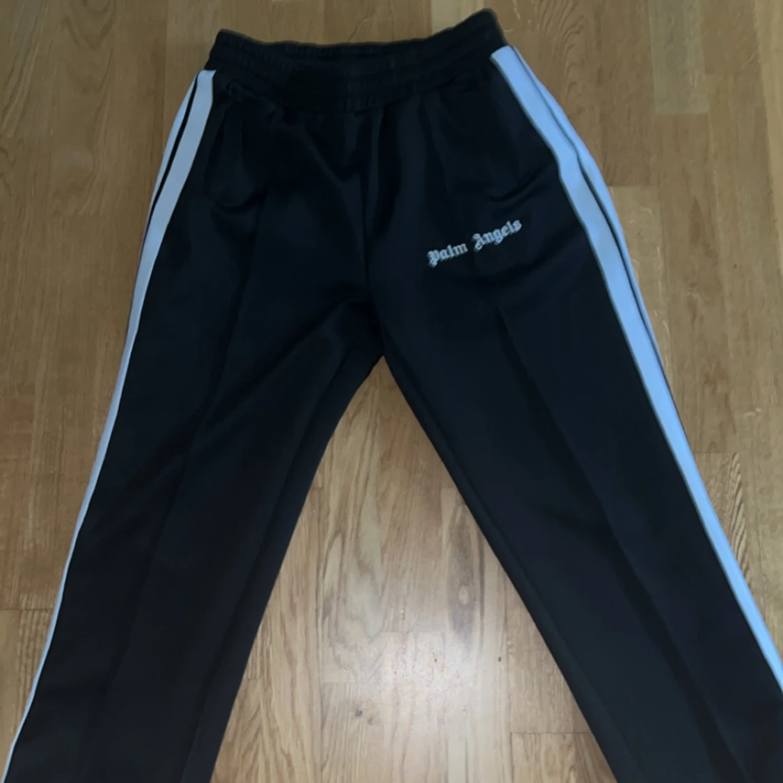 Svarta träningsbyxor från Palm Angels med vita ränder