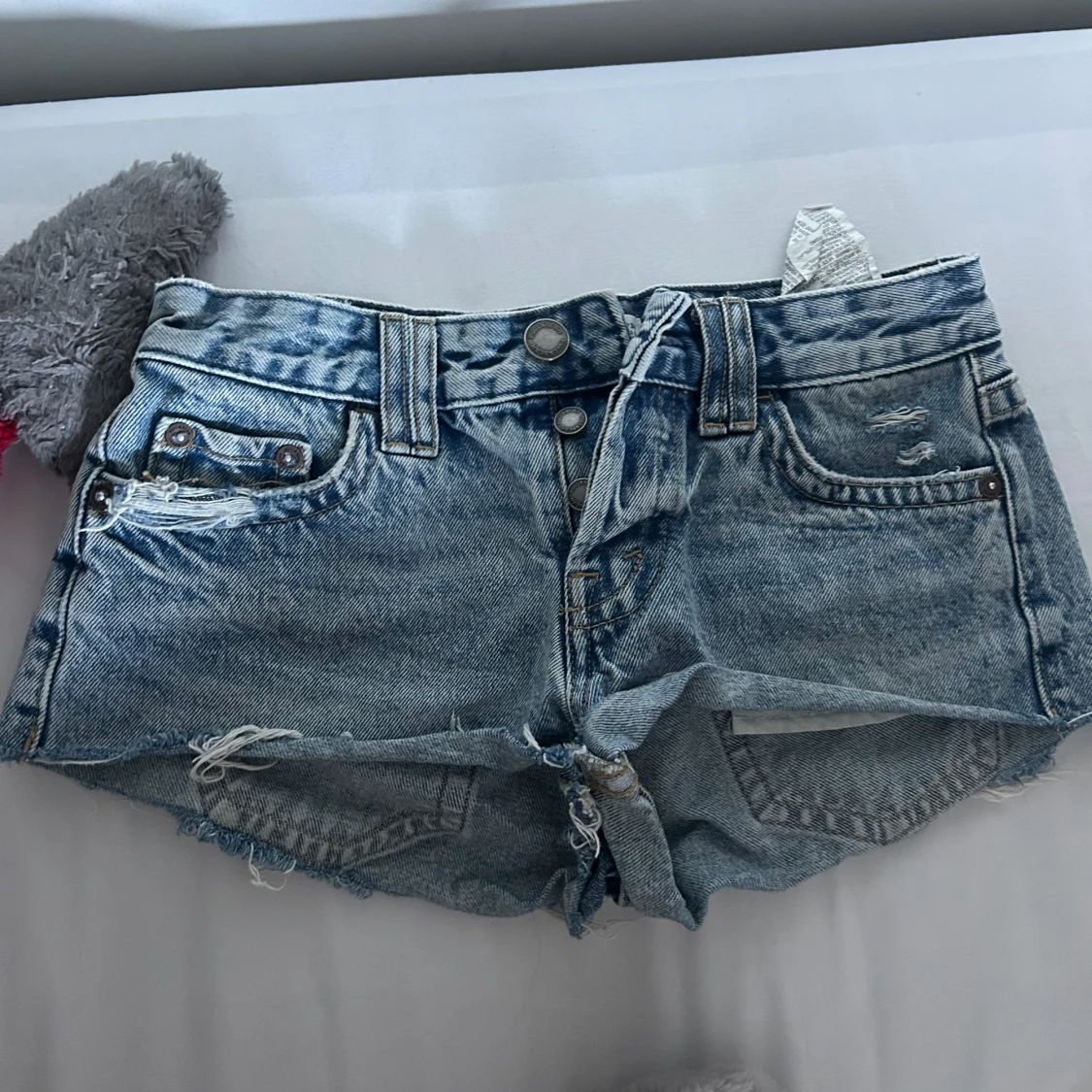 Blå jeansshorts med fransar