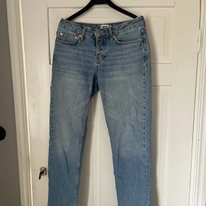 Ljusblå jeans från 157 - Säljer ett par klassiska ljusblå jeans från 157 i modellen ICON. Storlek XS men passar även S. Säljer då de blivit försmå för mig. Pris går att diskutera.