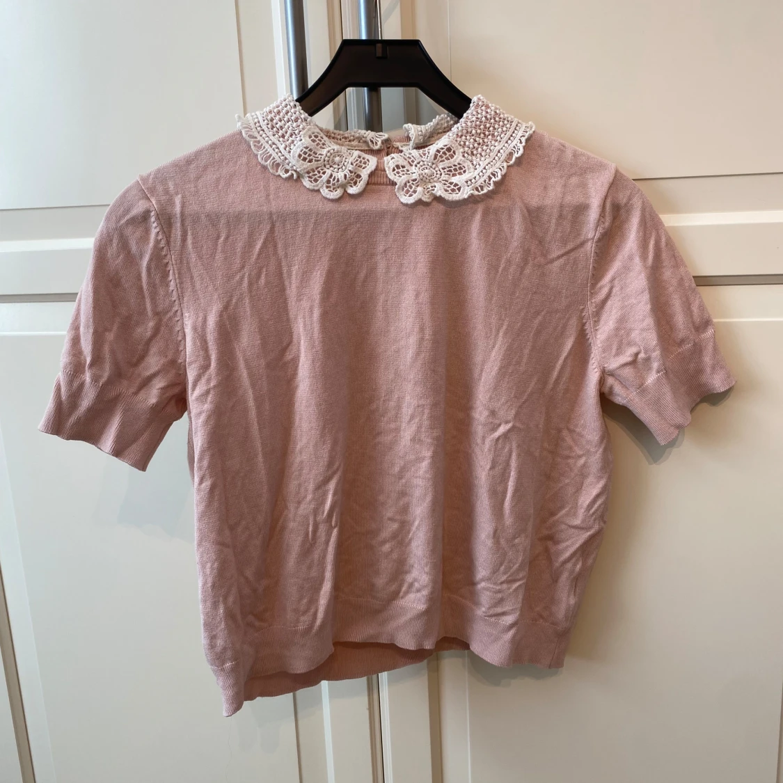 Rosa topp med spetskrage från H&M