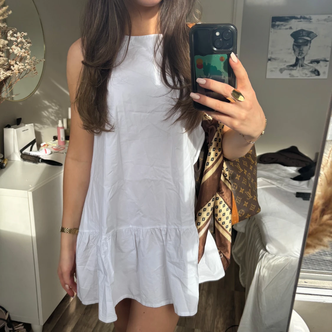 Vit ärmlös volangklänning - 1