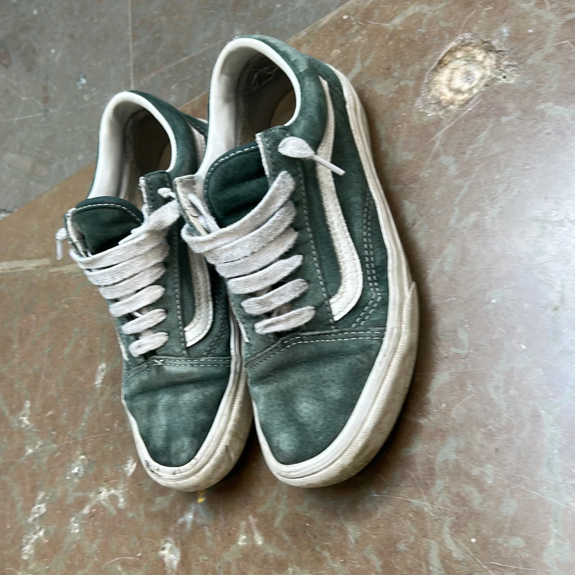 Gröna sneakers från Vans med vit sula - 2