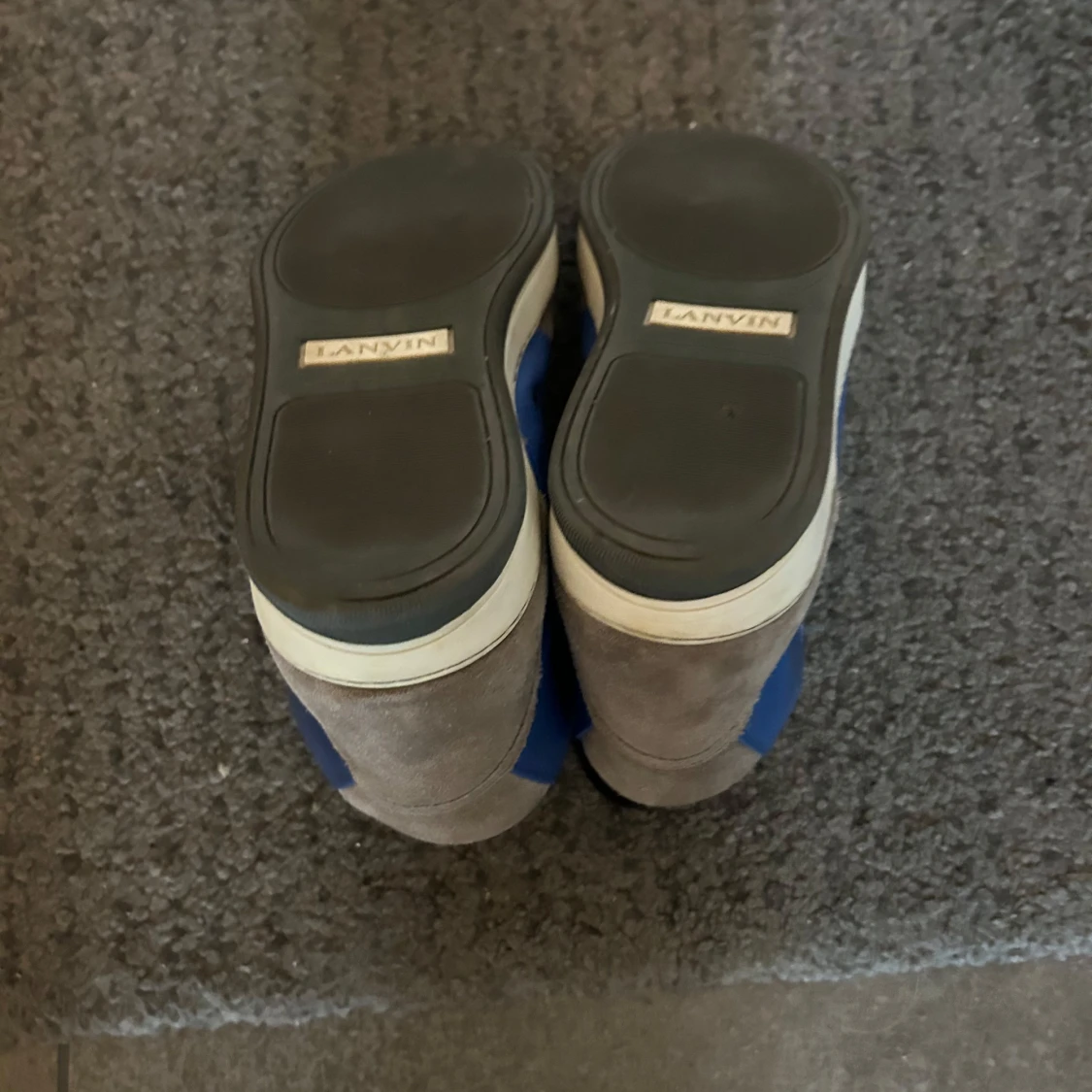 Blå och grå sneakers från Lanvin - 2