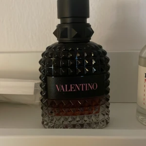 Parfym sample Valentino BIR intense - Säljer parfym sampels. 1,2,3,4,5ml.   Hör av dig så kommer vi överens om ett billigt och bra pris!